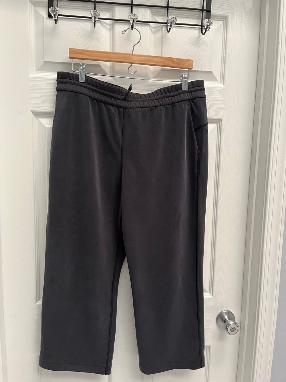 lululemon athletica Black Cropped Pull-On Pants